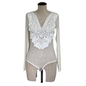 Mesh top with detailing